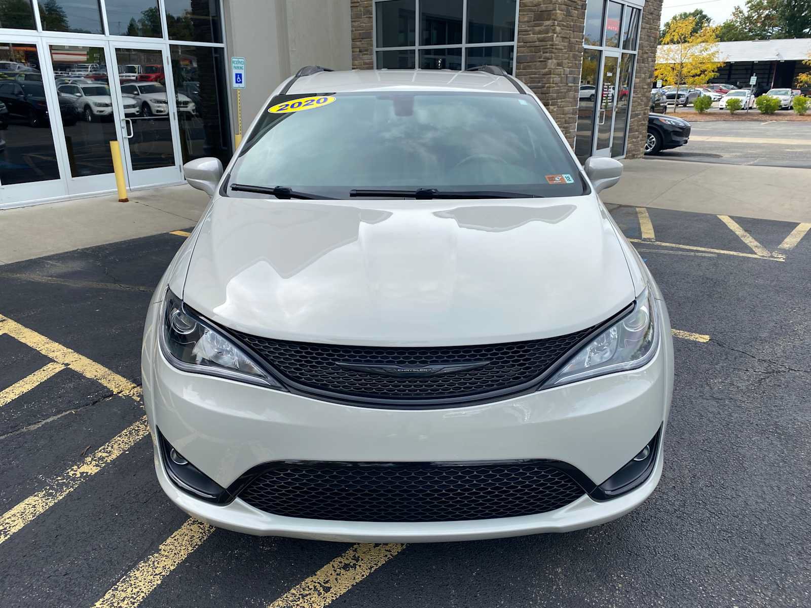 Used 2020 Chrysler Pacifica Touring-L AWD/4WD image 11