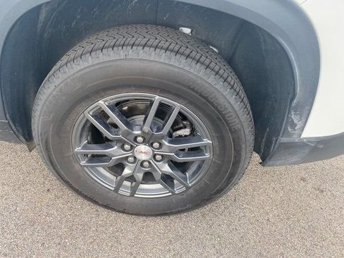 Used 2025 GMC Acadia Elevation image 9