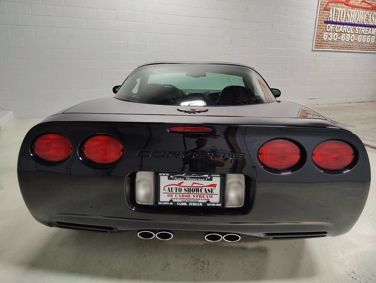 Used 2004 Chevrolet Corvette Coupe w/ Preferred Equipment Group RWD image 9