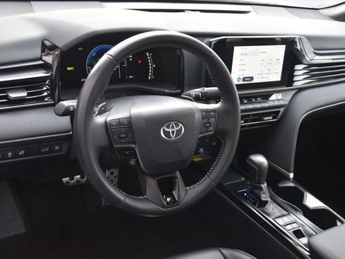 Used 2025 Toyota Camry SE image 14