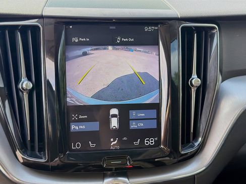 Used 2019 Volvo XC60 T5 Momentum w/ Premium Package FWD image 12