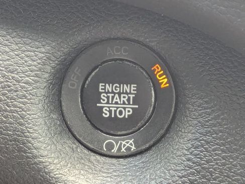 Used 2019 Jeep Cherokee Trailhawk AWD/4WD image 31