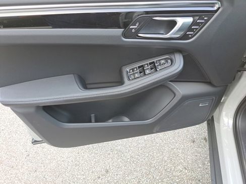 New 2026 Porsche Macan image 25