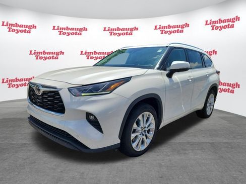 Used 2021 Toyota Highlander Limited FWD image 23