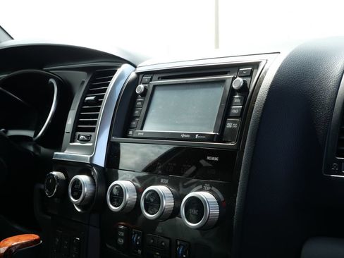 Used 2018 Toyota Sequoia Platinum w/ Carpet Mat Package image 18