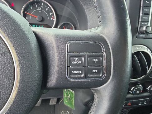 Used 2016 Jeep Wrangler Unlimited Sahara w/ Connectivity Group AWD/4WD image 19