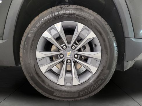 Used 2025 Chevrolet Equinox LT image 3