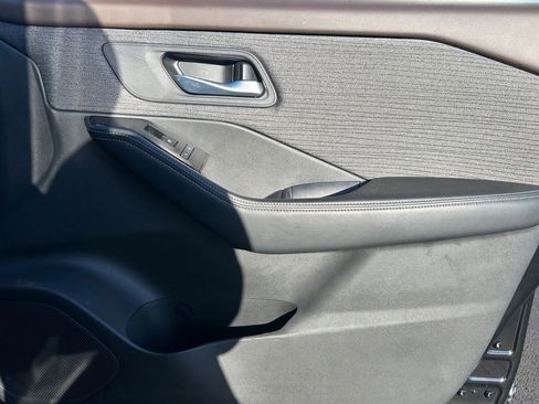 Used 2022 Nissan Rogue SV image 25