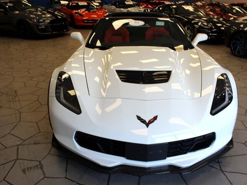 Used 2019 Chevrolet Corvette Z06 w/ Z07 Performance Package image 2