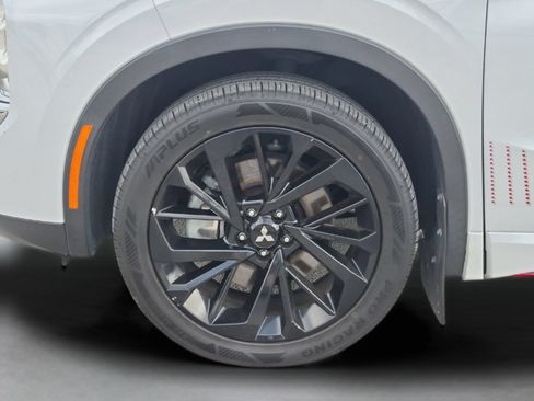 Used 2023 Mitsubishi Outlander SE Black Edition AWD/4WD image 31