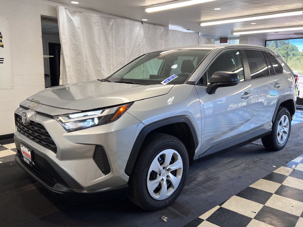 Used 2025 Toyota RAV4 LE AWD/4WD image 5