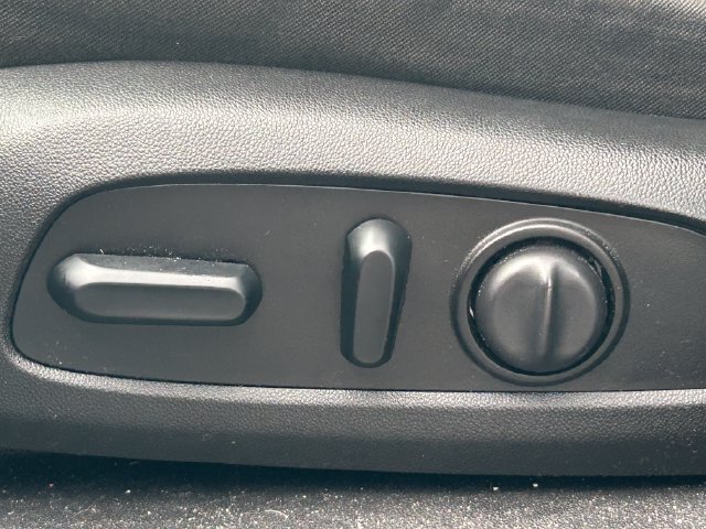 Used 2019 Chevrolet Equinox LT FWD image 56