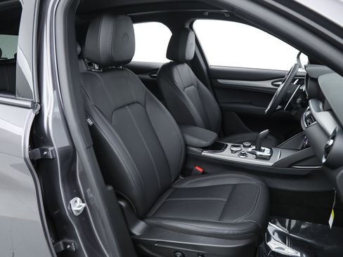 New 2025 Alfa Romeo Stelvio Sprint w/ Convenience Package AWD/4WD image 11