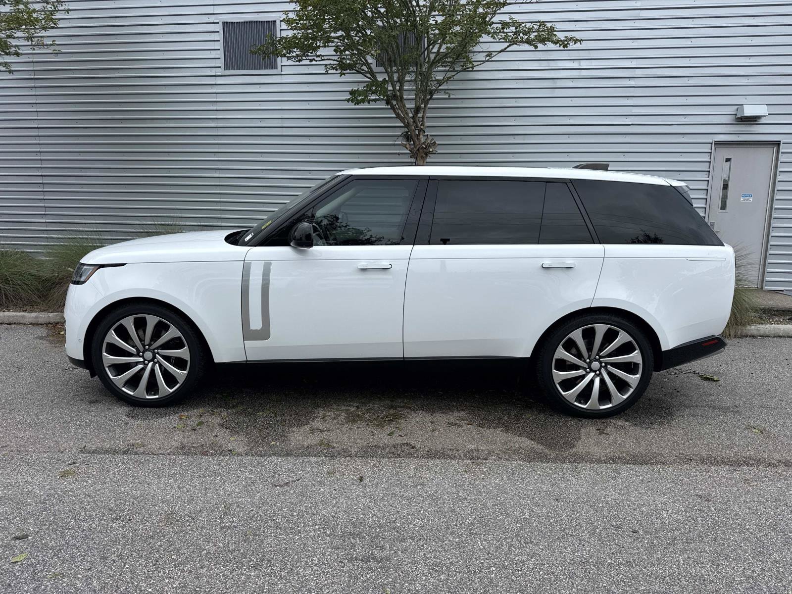 Used 2023 Land Rover Range Rover Long Wheelbase Autobiography AWD/4WD image 2