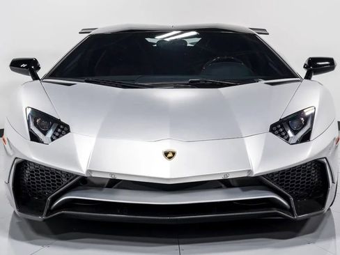 Used 2018 Lamborghini Aventador S image 11