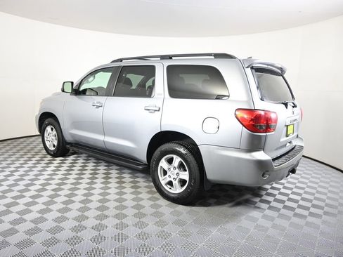 Used 2016 Toyota Sequoia SR5 AWD/4WD image 4