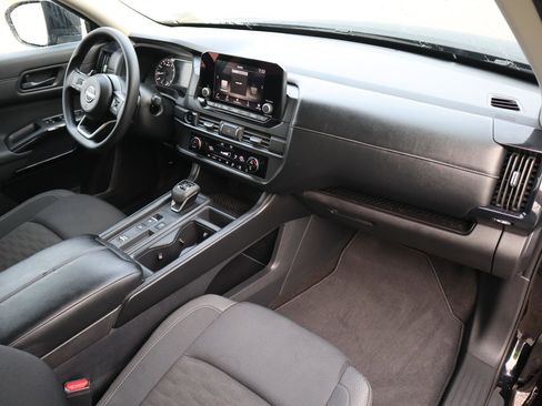 Used 2025 Nissan Pathfinder S image 51