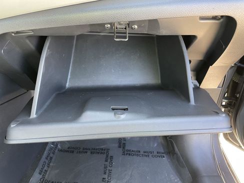 Used 2021 Nissan Versa SV image 32