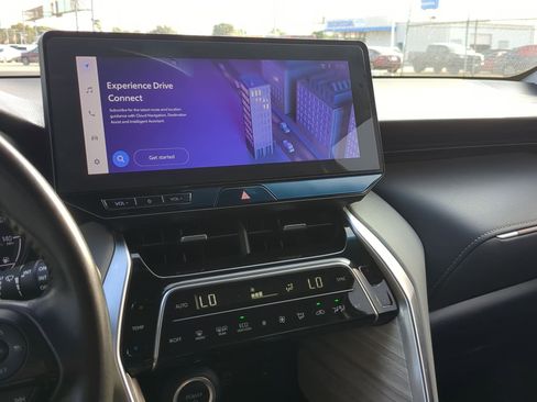 Used 2023 Toyota Venza XLE image 22