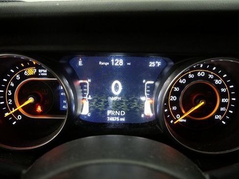 Used 2018 Jeep Wrangler Unlimited Sahara image 16