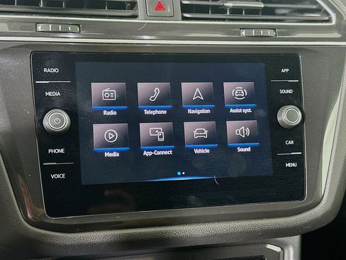 Used 2024 Volkswagen Tiguan SE image 19