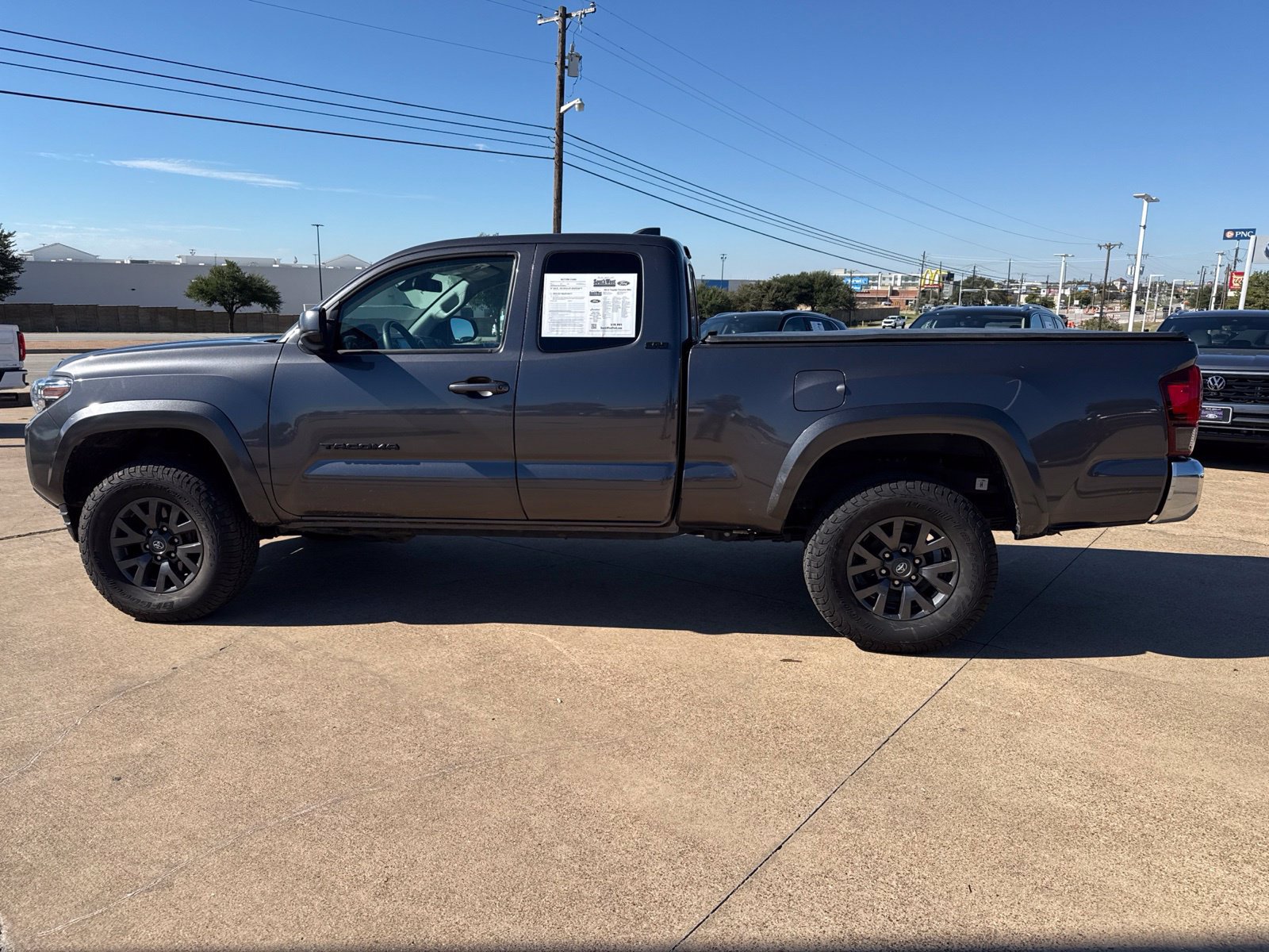 Used 2023 Toyota Tacoma SR5 w/ SR5 Appearance Package AWD/4WD image 4