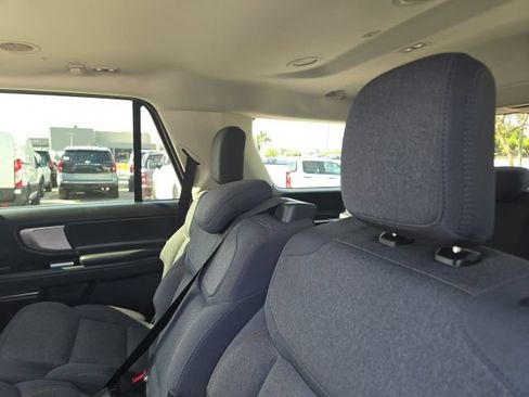 Used 2025 Ford Expedition Active RWD image 8