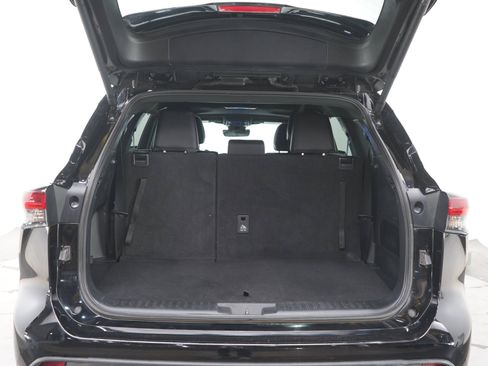 Used 2025 Toyota Highlander XSE AWD/4WD image 18