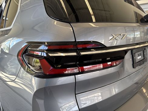 Used 2024 BMW X7 xDrive40i w/ Premium Package image 11