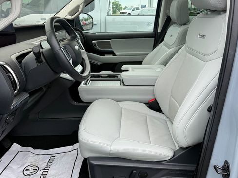 Used 2025 Ford Expedition Max Platinum w/ Driver's Package AWD/4WD image 10