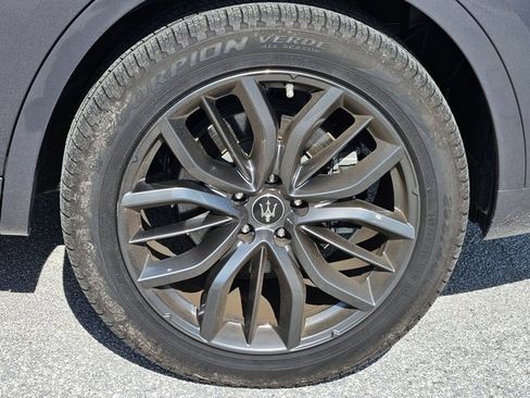 Used 2024 Maserati Levante GT Ultima AWD/4WD image 6