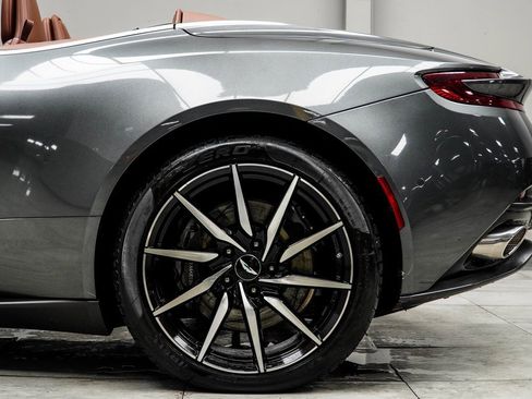Used 2019 Aston Martin DB11 Volante image 18