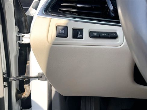 Used 2020 Cadillac XT6 Premium Luxury FWD image 36