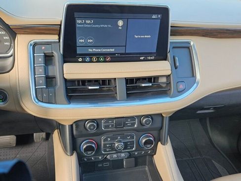 Used 2021 Chevrolet Tahoe Premier w/ Premium Package image 19