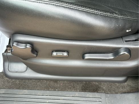 Used 2013 Chevrolet Avalanche LT image 23