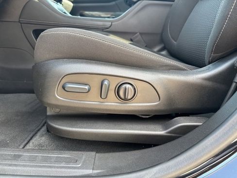 Used 2022 GMC Acadia SLE w/ Driver Convenience Package image 23