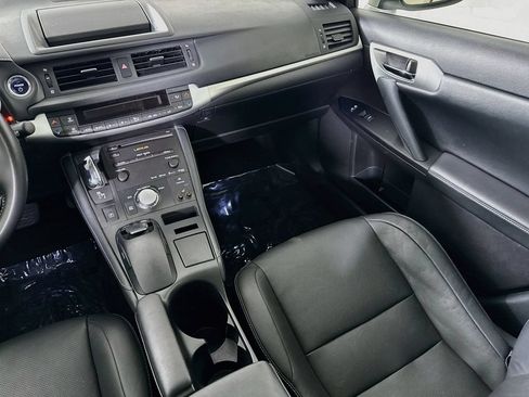 Used 2013 Lexus CT 200h w/ Leather Pkg FWD image 25