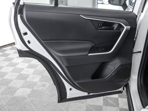 Used 2022 Toyota RAV4 LE AWD/4WD image 36