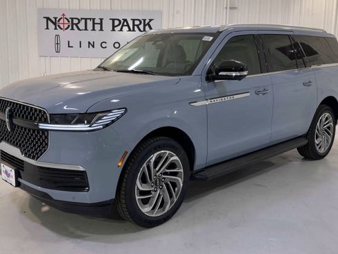 New 2026 Lincoln Navigator L Premier AWD/4WD image 5