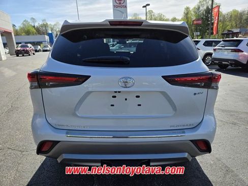 New 2026 Toyota Highlander Platinum AWD/4WD image 6