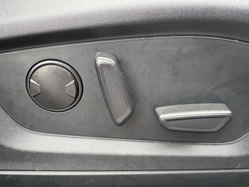 Used 2021 Ford Explorer XLT w/ Equipment Group 202A image 26