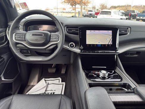 Used 2024 Jeep Wagoneer Series III image 25