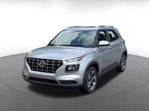 Used 2026 Hyundai Venue SEL FWD image 6