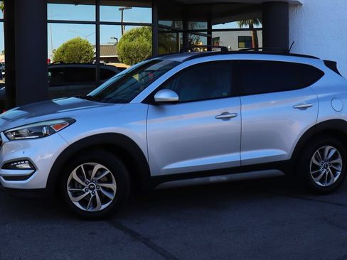 Used 2017 Hyundai Tucson SE w/ SE Popular Package 02 FWD image 4