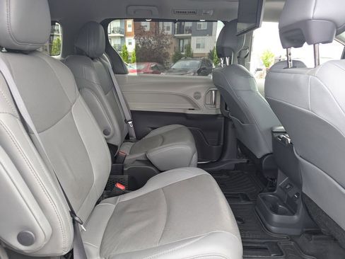 Used 2024 Toyota Sienna Limited FWD image 37
