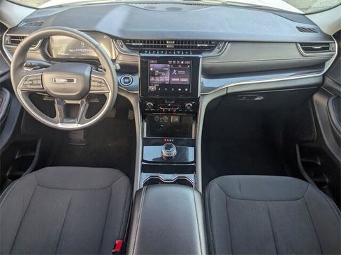 Certified 2023 Jeep Grand Cherokee Laredo image 32