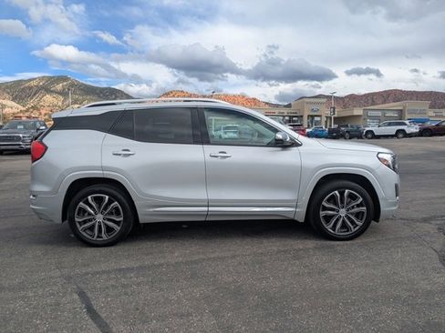 Used 2019 GMC Terrain Denali w/ Advanced Safety Package image 8