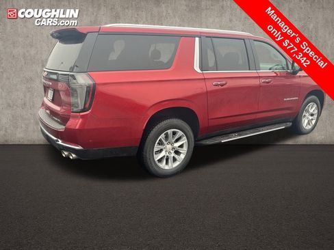 Used 2025 Chevrolet Suburban Premier AWD/4WD image 4