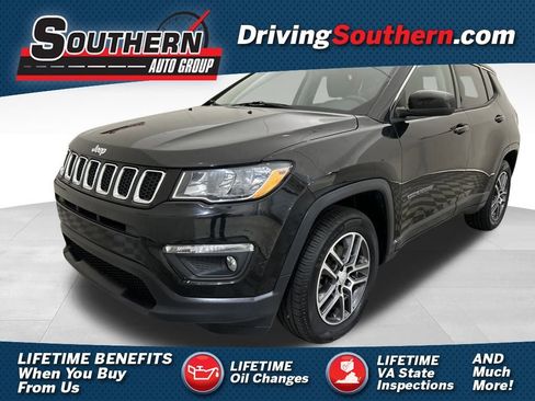 Used 2017 Jeep Compass Latitude w/ Popular Equipment Group image 1