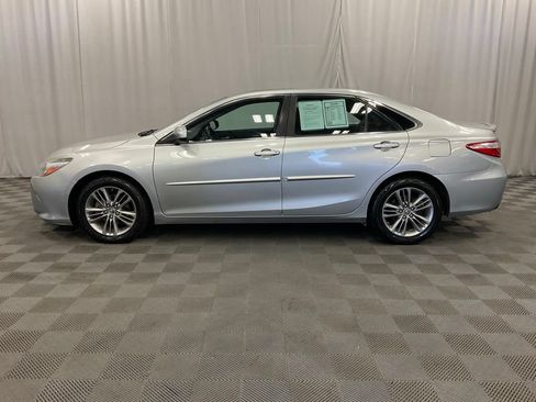 Used 2016 Toyota Camry SE w/ Moonroof Package FWD image 9